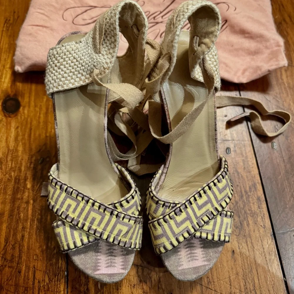 Stuart Weitzman + Theodora Callum Espadrilles Aztec Print Wedge Sz 7 - Picture 4 of 8